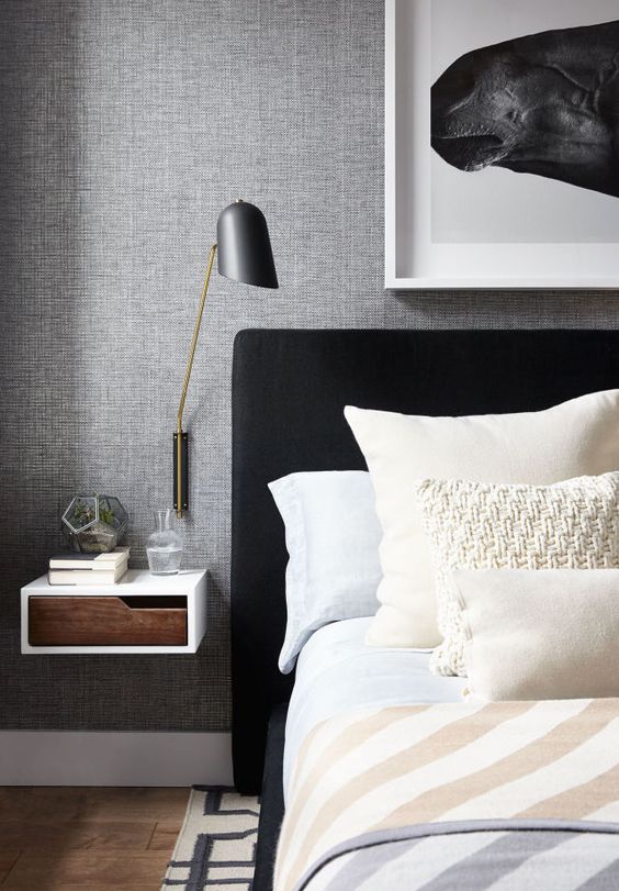 طرح کاغذ دیواری بافت دار ساده اتاق خواب به رنگ طوسی و سبک مدرن