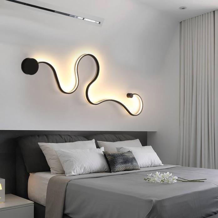 نور تزئینی مخفی دیوار پشت تخت در دکوراسیون اتاق خواب