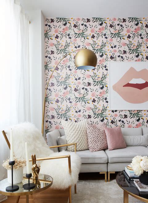 کاغذ دیواری با رنگ سفید و گل های صورتی