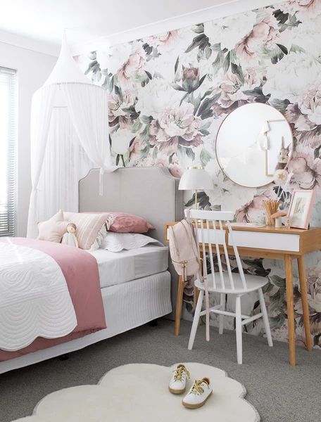 کاغذ دیواری اتاق نوجوان دختر با طرح گل و رنگ صورتی و طوسی