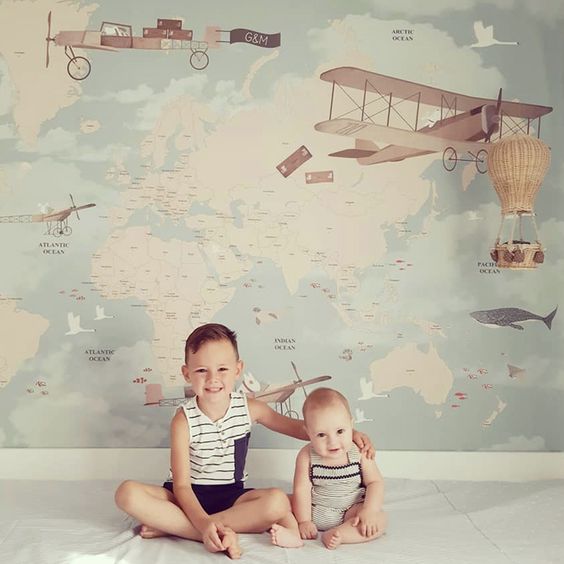 کاغذ دیواری اتاق کودک پسر با طرح نقشه جهان