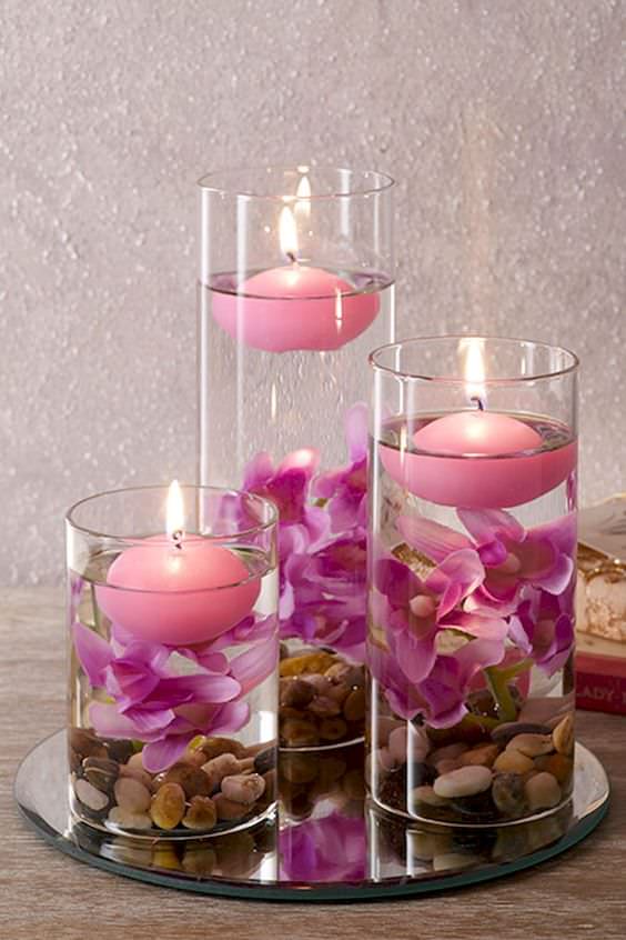 تزئین ظرف شیشه ای استوانه ای با گل مصنوعی، آب و شمع
