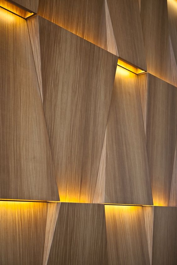 نور پردازی چوب در دیوار پذیرایی مدرن