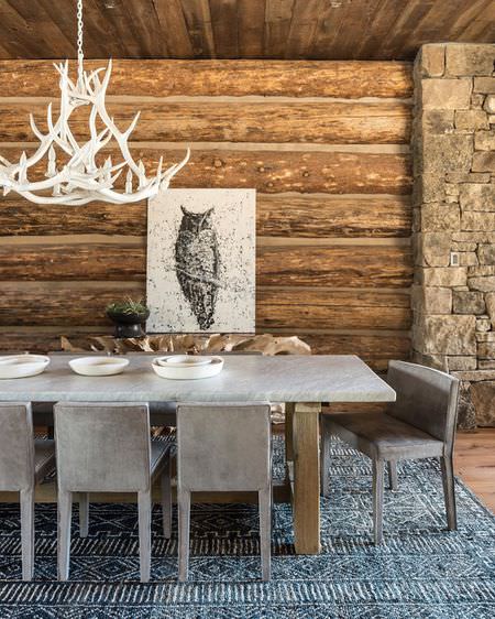 سبک دکوراسیون روستیک ناهار خوری با بافت طبیعی چوب و سنگ و میز و صندلی دست ساز