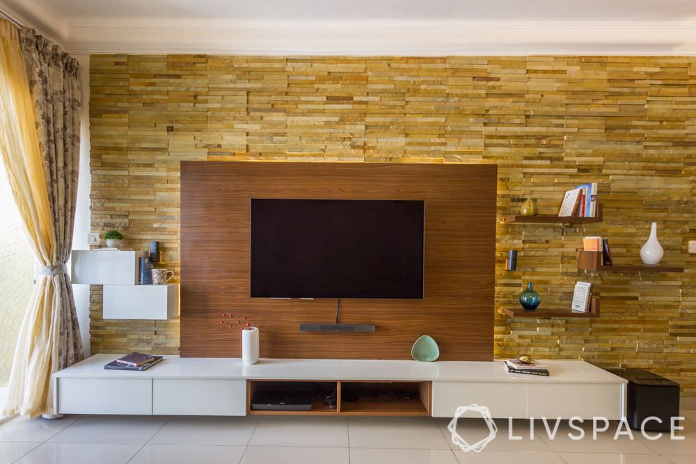طراحی دیوار پشت تلویزیون با سنگ آنتیک و دیوار کاذب چوبی