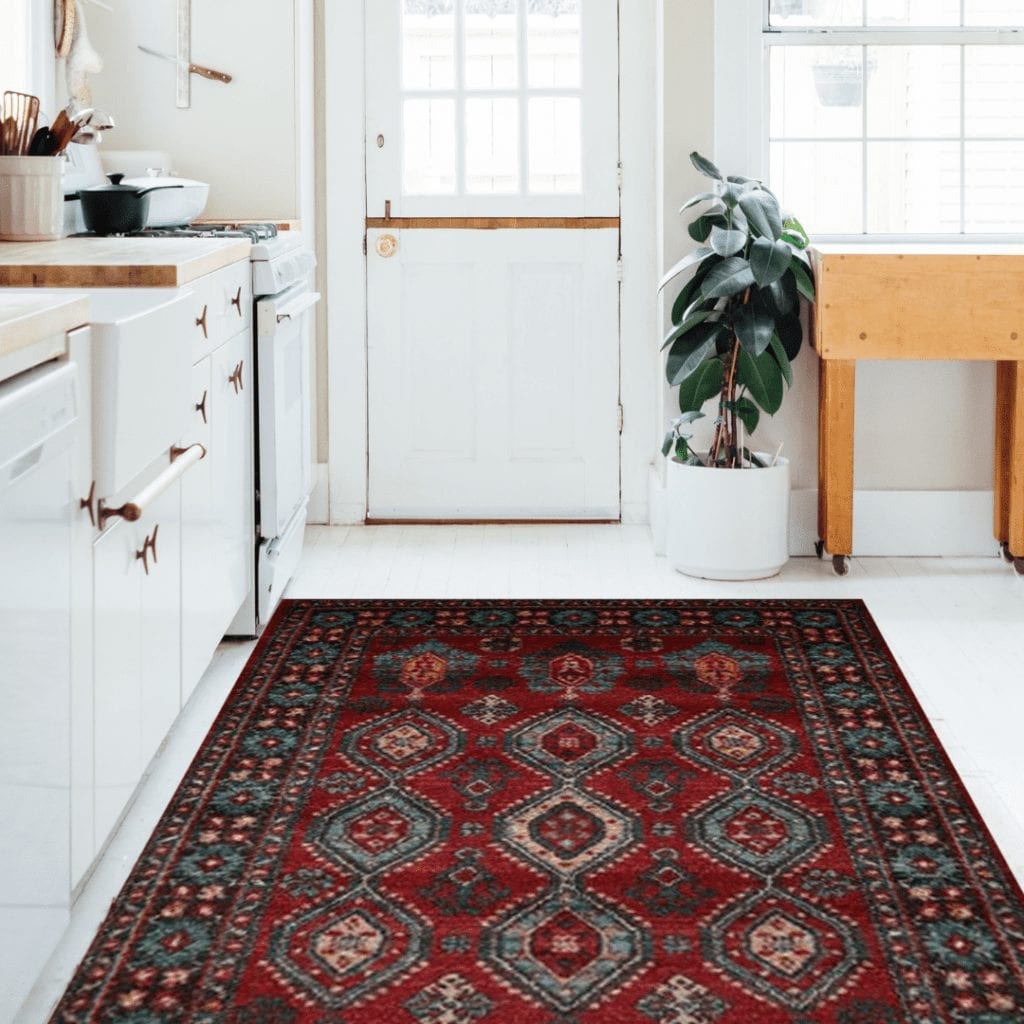 فرش آشپزخانه بزرگ با نقش و نگار شرقی و رنگ قرمز
