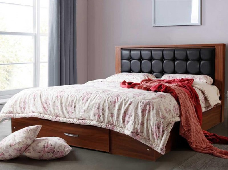سرویس و تخت خواب چوبی دو نفره قهوه ای با تاج لمسه دوزی شده سایز 160 کویین به همراه میز آرایش و آینه و پاتختی