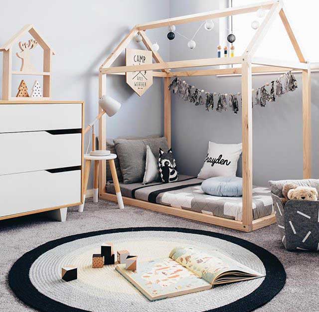 تخت خواب کودک کم ارتفاع چوبی طرح خانه