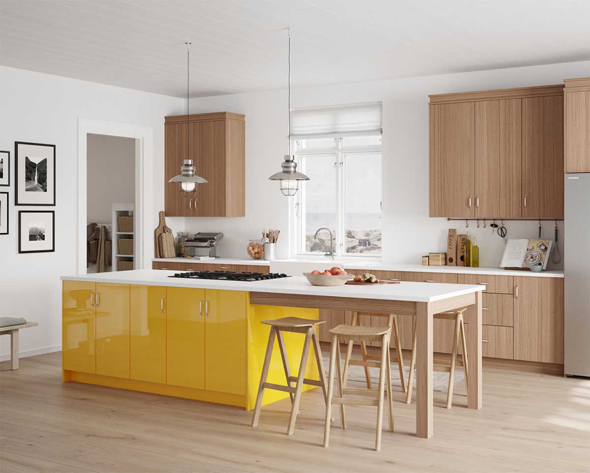 کابینت زرد و قهوه ای روشن طرح چوب ام دی اف هایگلاس در دکوراسیون آشپزخانه مدرن جزیره دار بزرگ