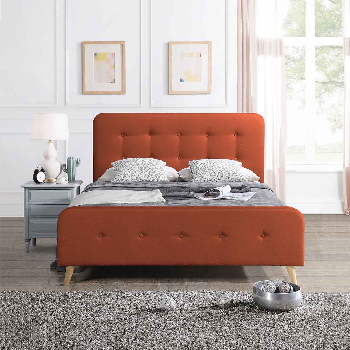 تخت خواب دو نفره پارچه ای نارنجی به سبک رترو و با تاج لمسه