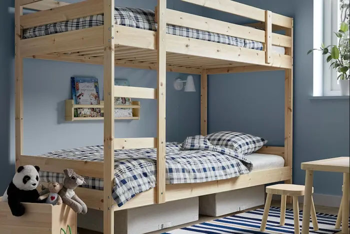 تخت دو طبقه کوچک مدرن چوبی روشن